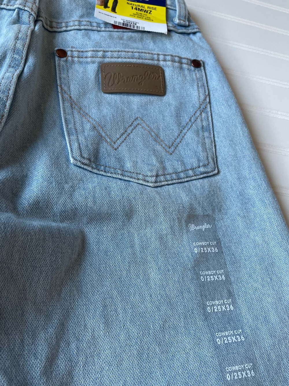 NEW Wrangler Women Cowboy Cut Slim Bleach Jeans 0/25x 36 Western Country Cowgirl - Picture 7 of 15